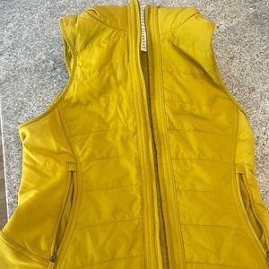 New-not worn lululemon another mile vest size 8